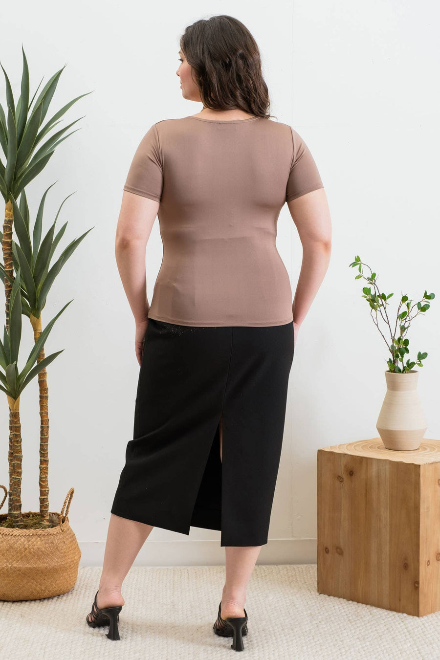 Curvy SOLID SQUARE NECK TOP