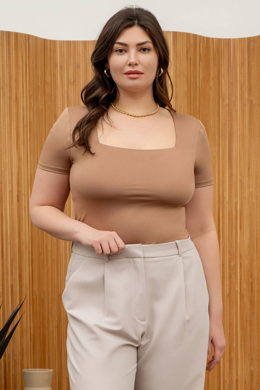 Curvy SOLID SQUARE NECK TOP