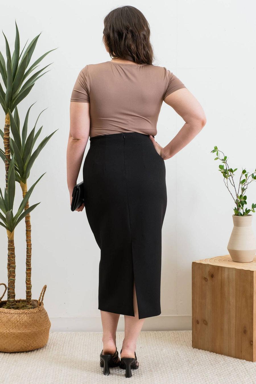 Curvy SOLID SQUARE NECK TOP