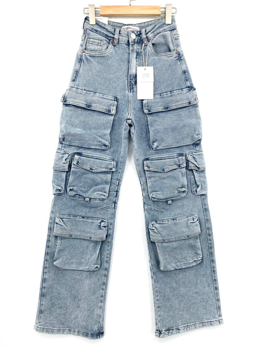 Wide-leg cargo jeans with multi-pockets in vintage blue